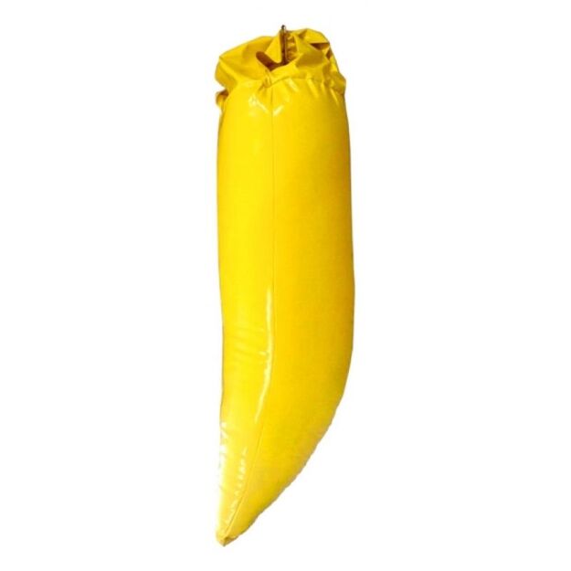 A yellow banana-shaped Plawil bag on jumping ropes