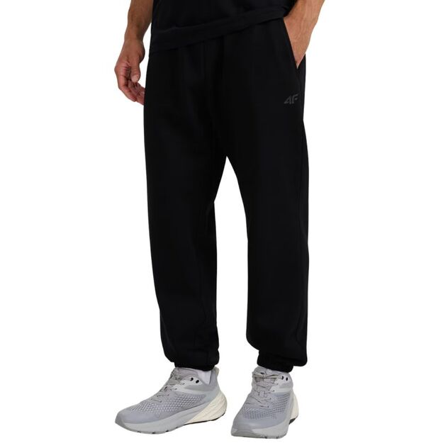 Men\ s trousers 4F CAS M1140 deep black 4FWMM00TTROM1140 20S
